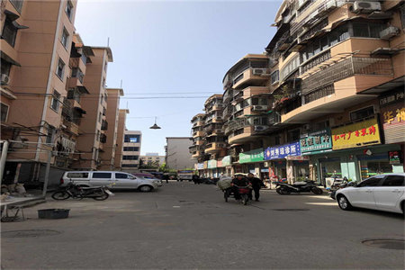 王府家园二楼2室2厅1卫45万87m2毛坯房带车库出售